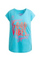 SOCCX T-Shirt mit V-Neck und Wording in Ocean Flash
